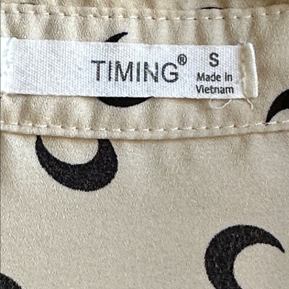 Timing brand cream and black crescent moon pattern long sleeve crop top, size S - Picture 7 of 9